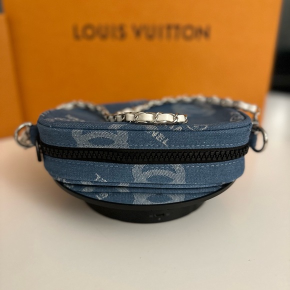 CHANEL Denim Cosmetics Bag with Optional Unbranded Chain - Picture 11 of 12